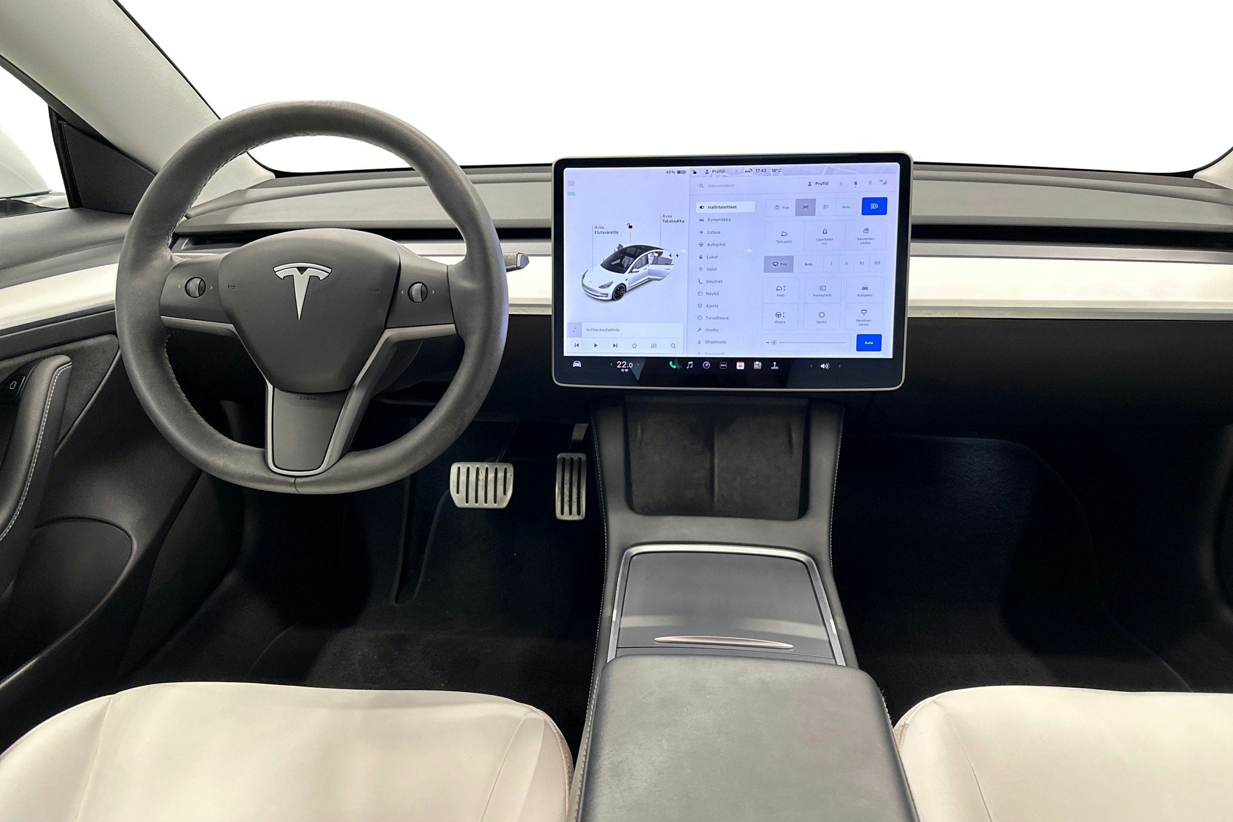 valkoinen Tesla Model 3 2021 kuva 9.