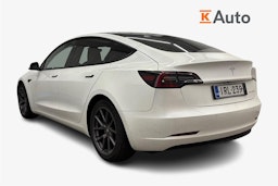 valkoinen Tesla Model 3 2021 kuva 2.