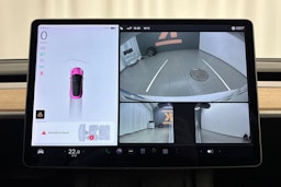 valkoinen Tesla Model 3 2021 kuva 14.