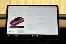 valkoinen Tesla Model 3 2021 kuva 15.