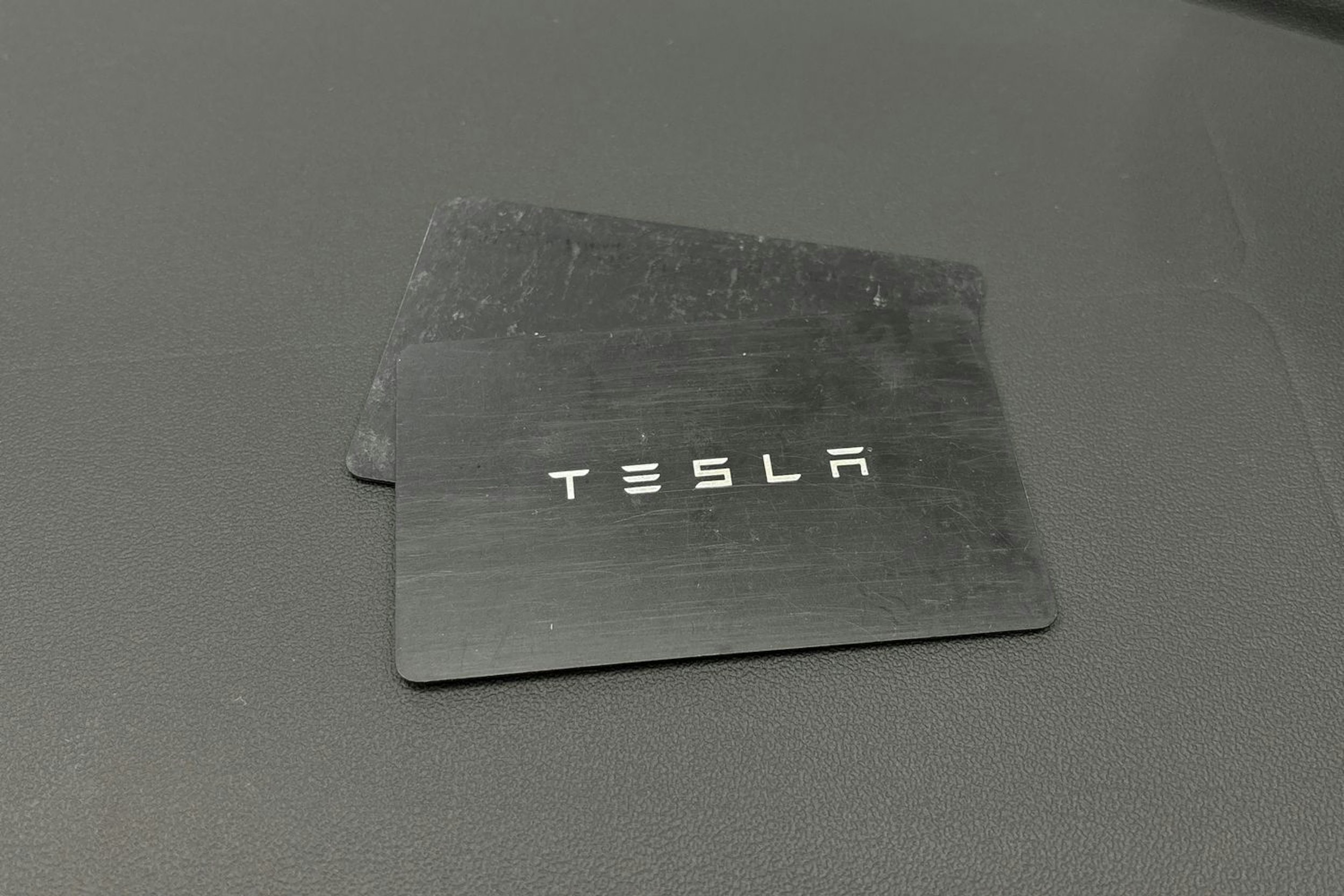 valkoinen Tesla Model 3 2021 kuva 20.
