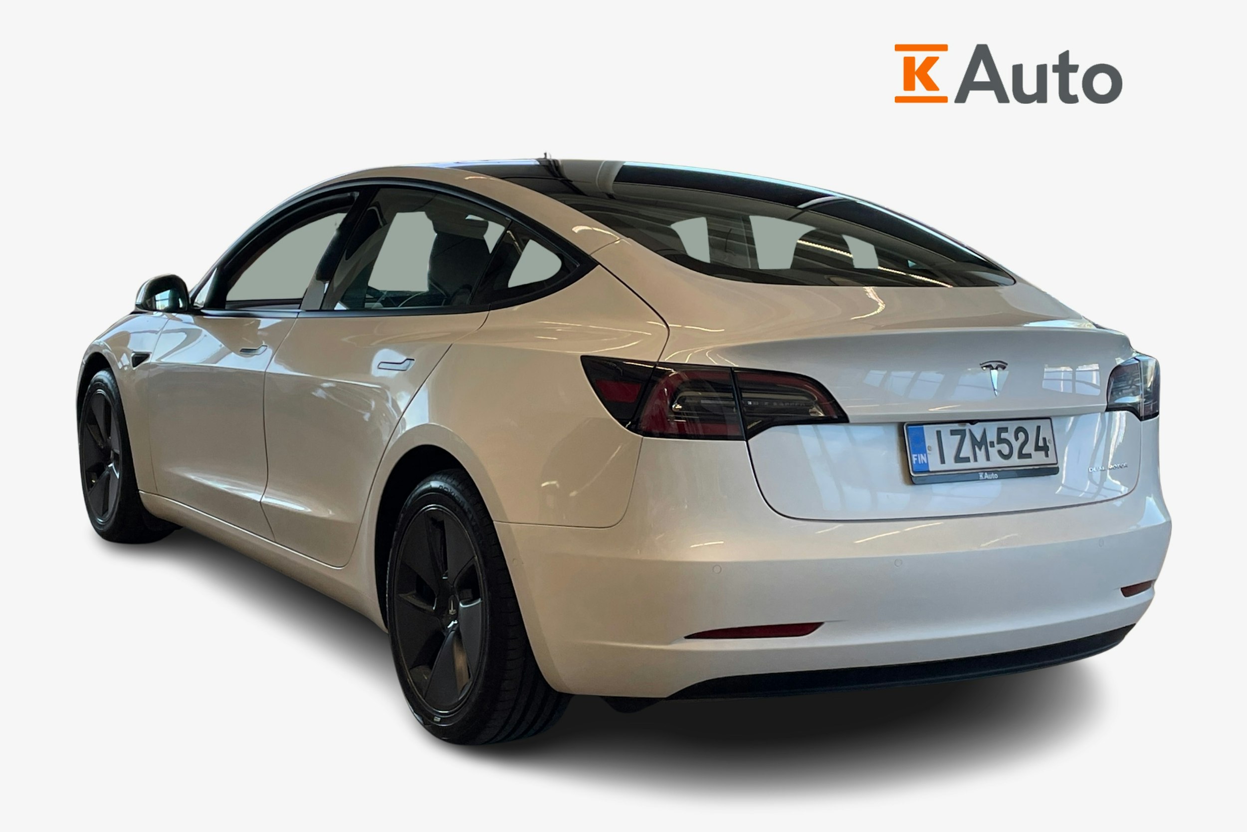 valkoinen Tesla Model 3 2021 kuva 2.