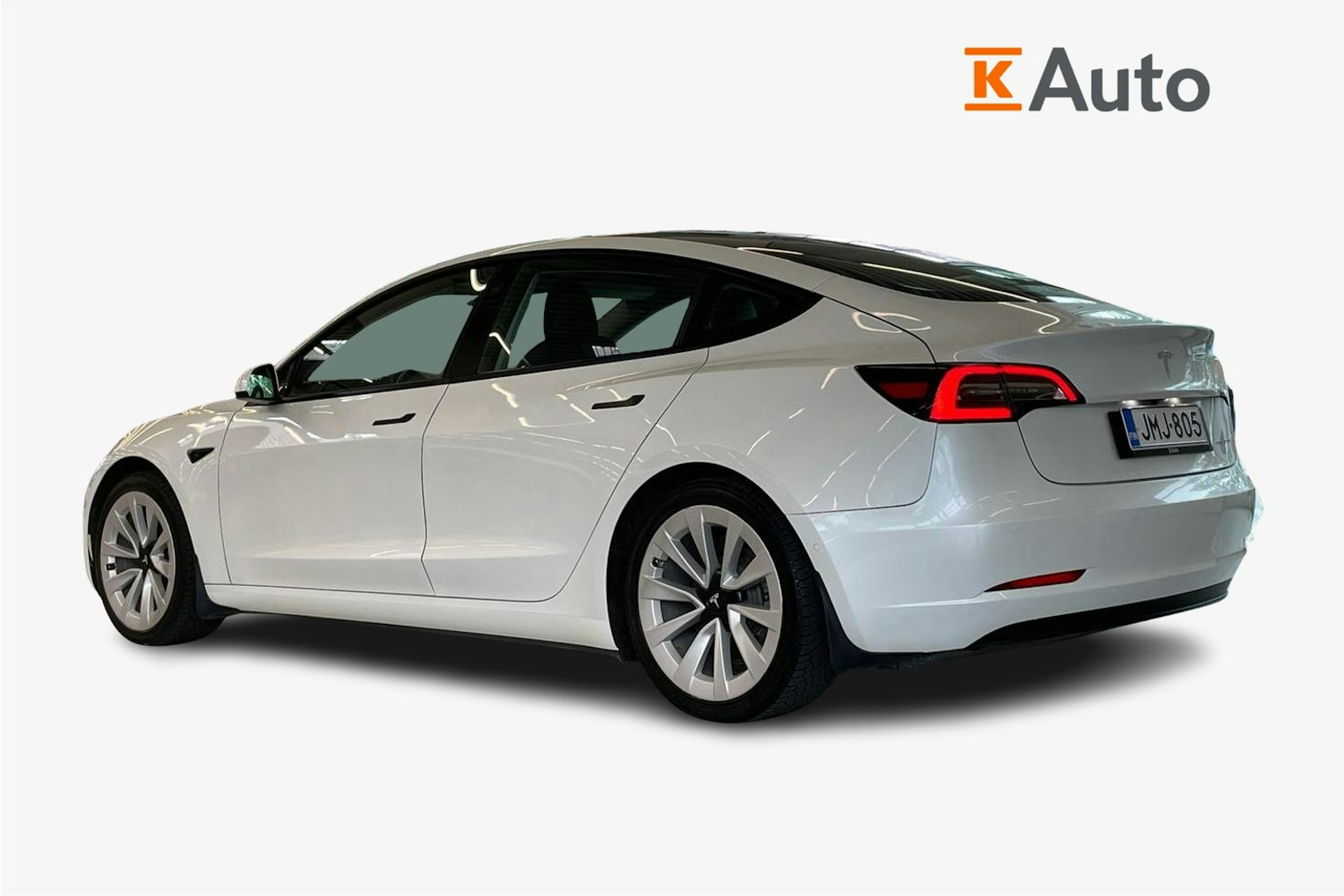 valkoinen Tesla Model 3 2021 kuva 2.