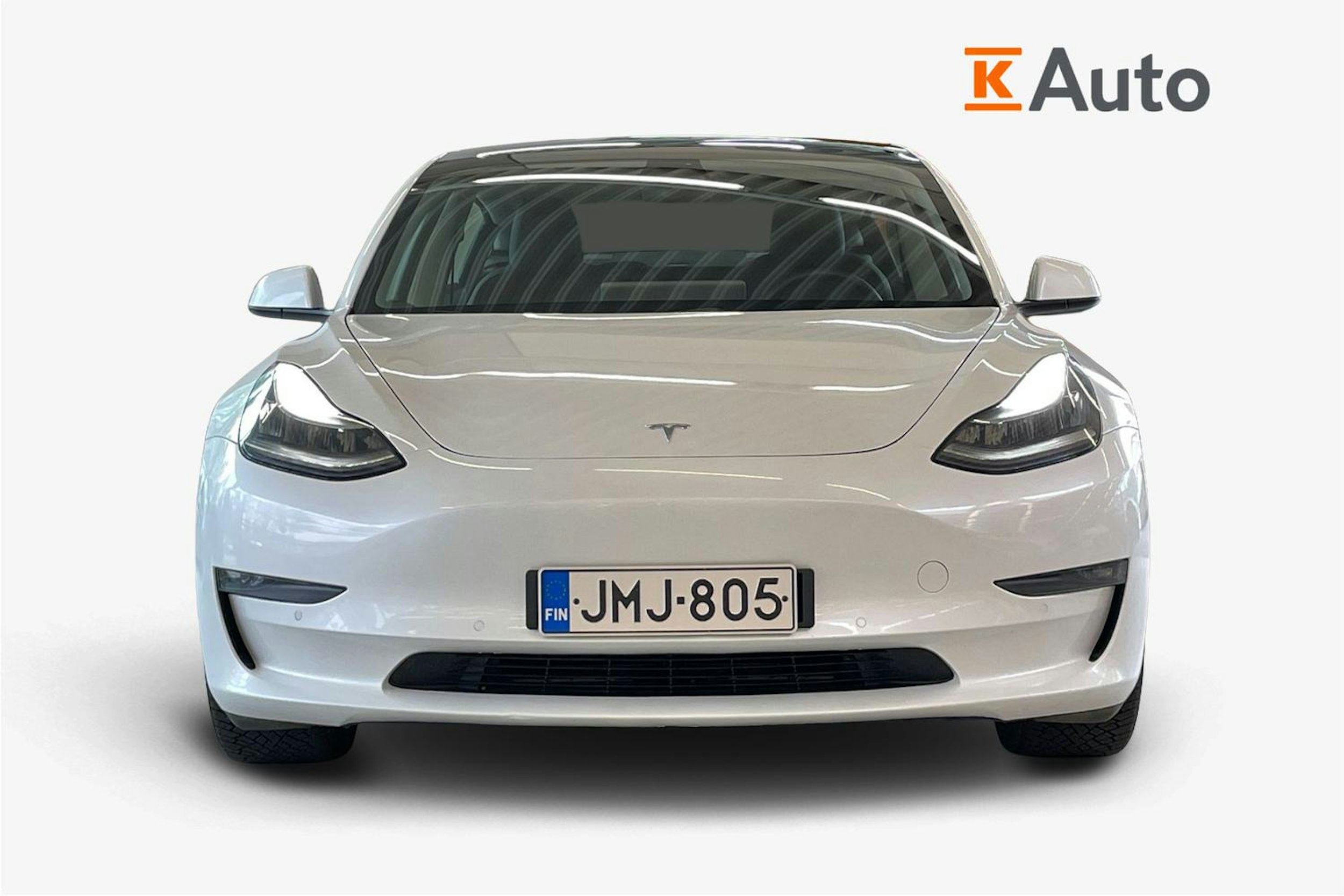 valkoinen Tesla Model 3 2021 kuva 5.