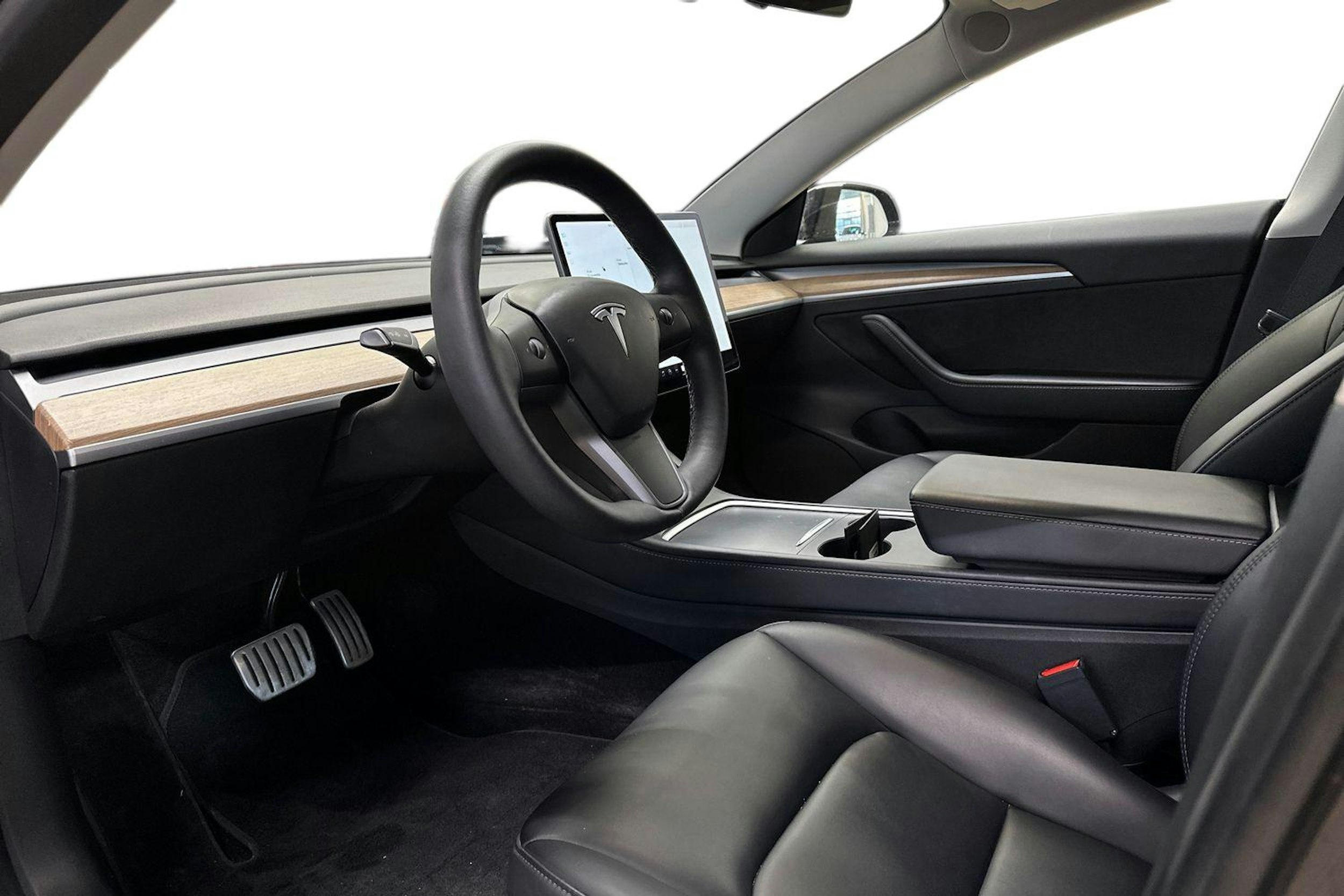 musta Tesla Model 3 2021 kuva 3.