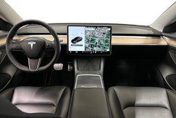 musta Tesla Model 3 2021 kuva 9.