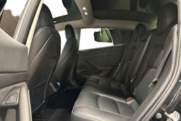 musta Tesla Model 3 2021 kuva 10.