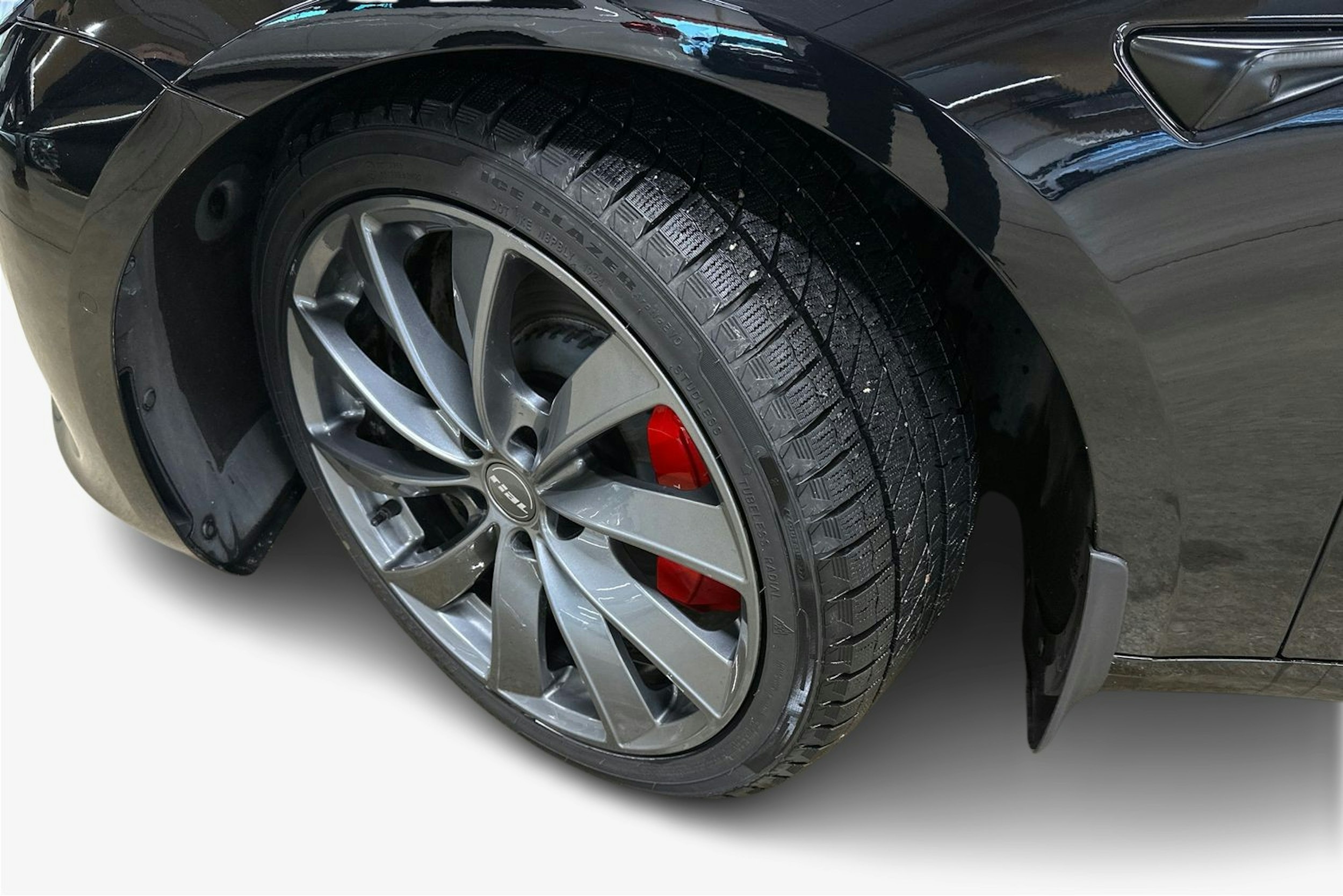 musta Tesla Model 3 2021 kuva 11.