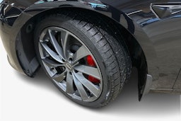 musta Tesla Model 3 2021 kuva 11.