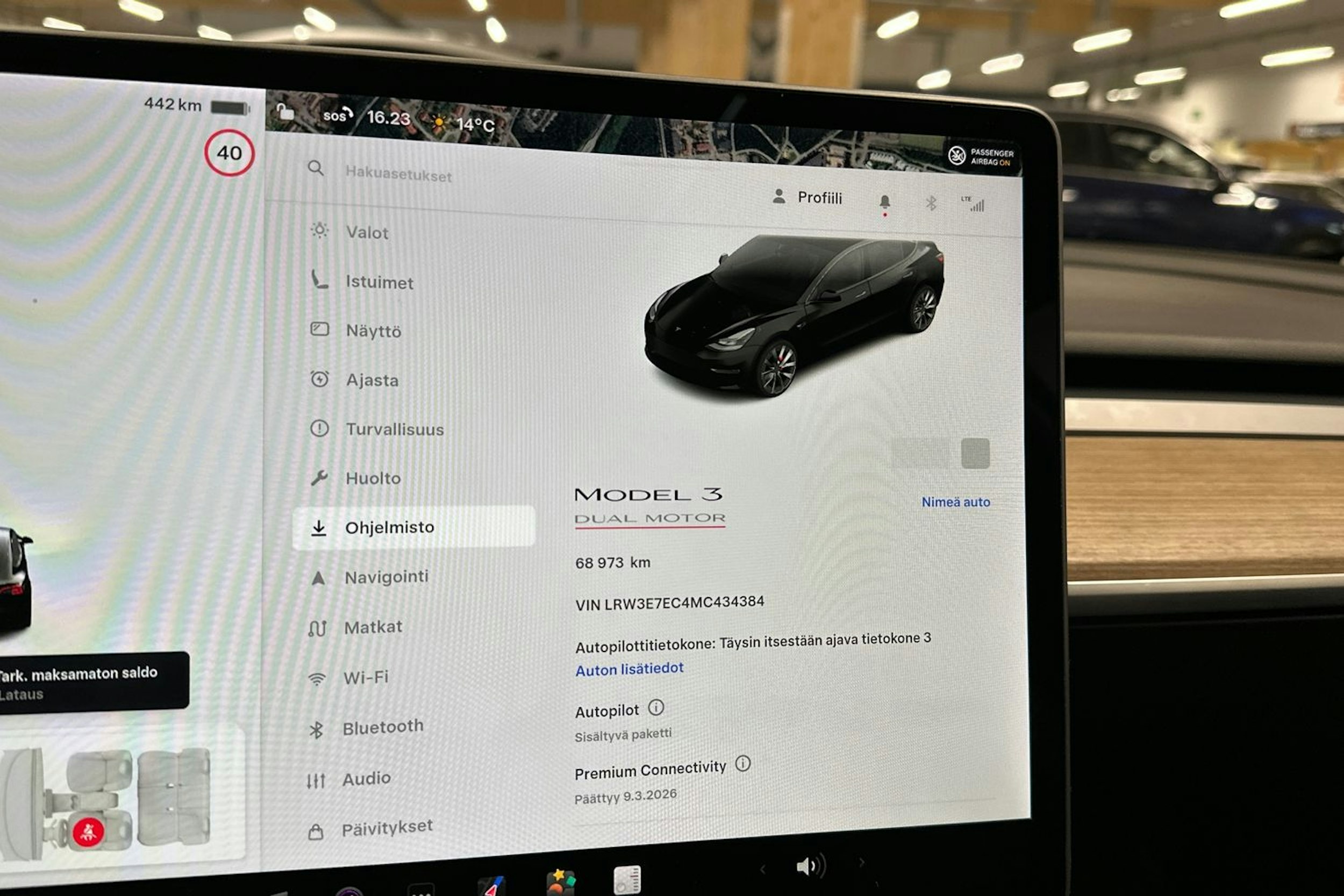 musta Tesla Model 3 2021 kuva 19.