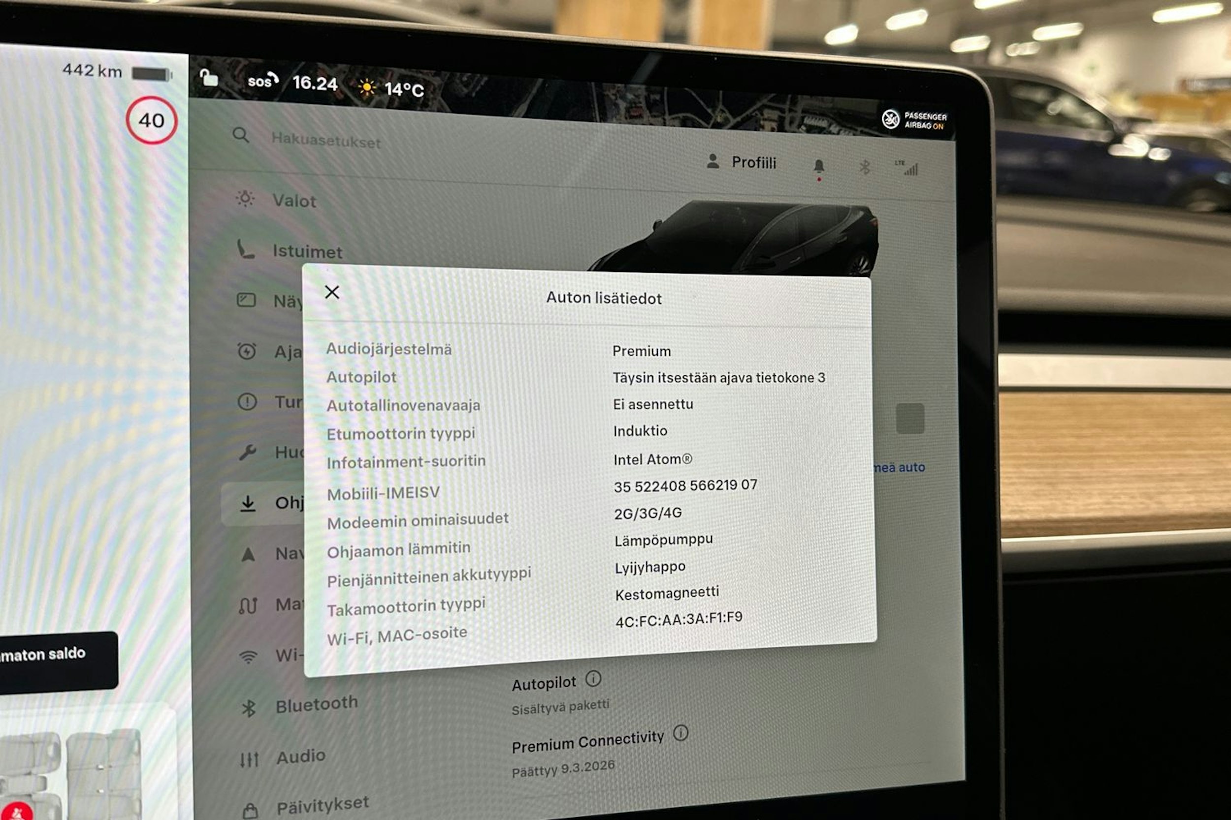 musta Tesla Model 3 2021 kuva 20.