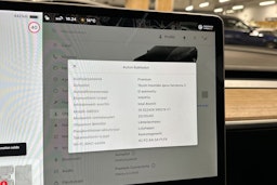 musta Tesla Model 3 2021 kuva 20.