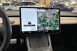 musta Tesla Model 3 2021 kuva 21.