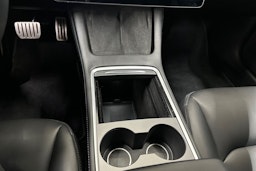 musta Tesla Model 3 2021 kuva 22.