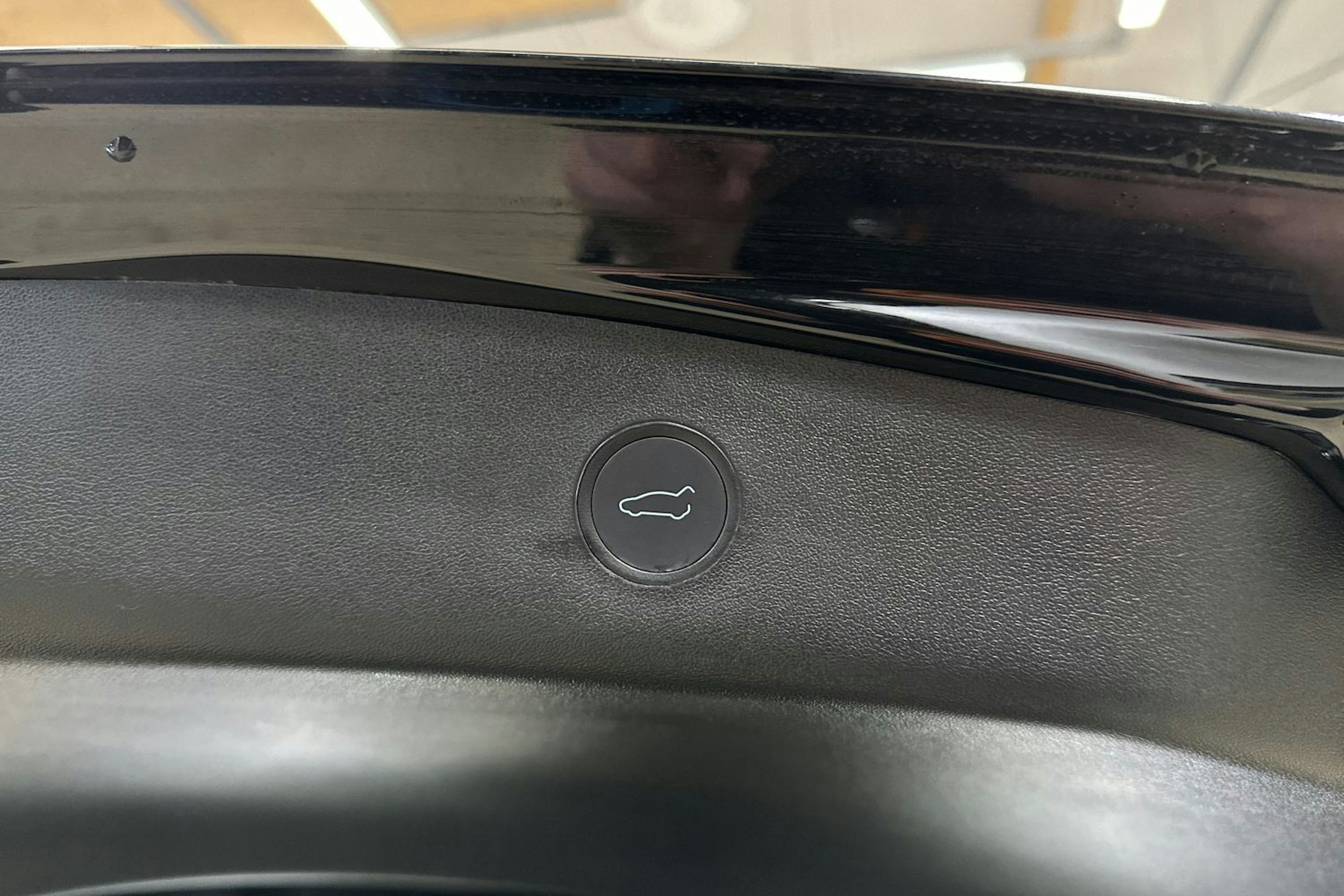 musta Tesla Model 3 2021 kuva 27.