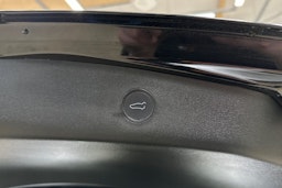 musta Tesla Model 3 2021 kuva 27.