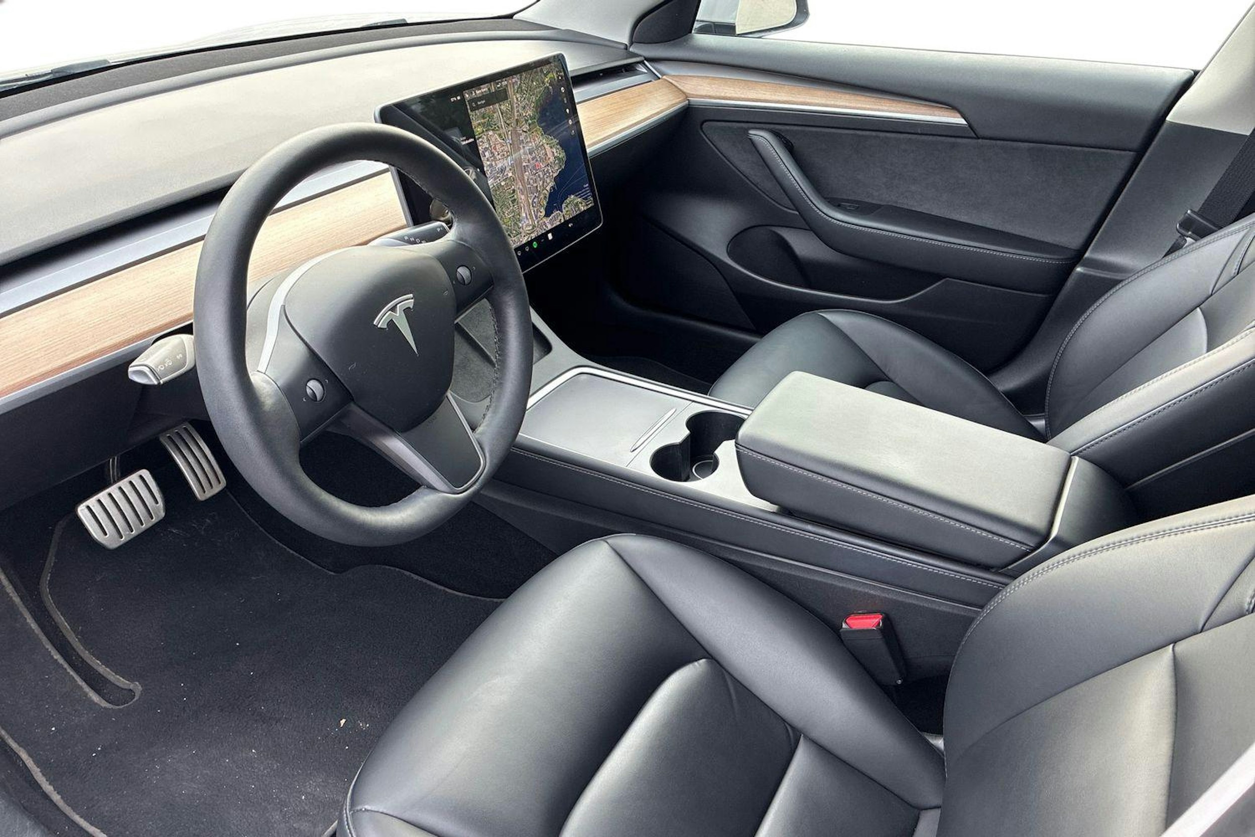 harmaa Tesla Model 3 2021 kuva 3.