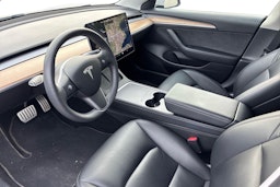 harmaa Tesla Model 3 2021 kuva 3.