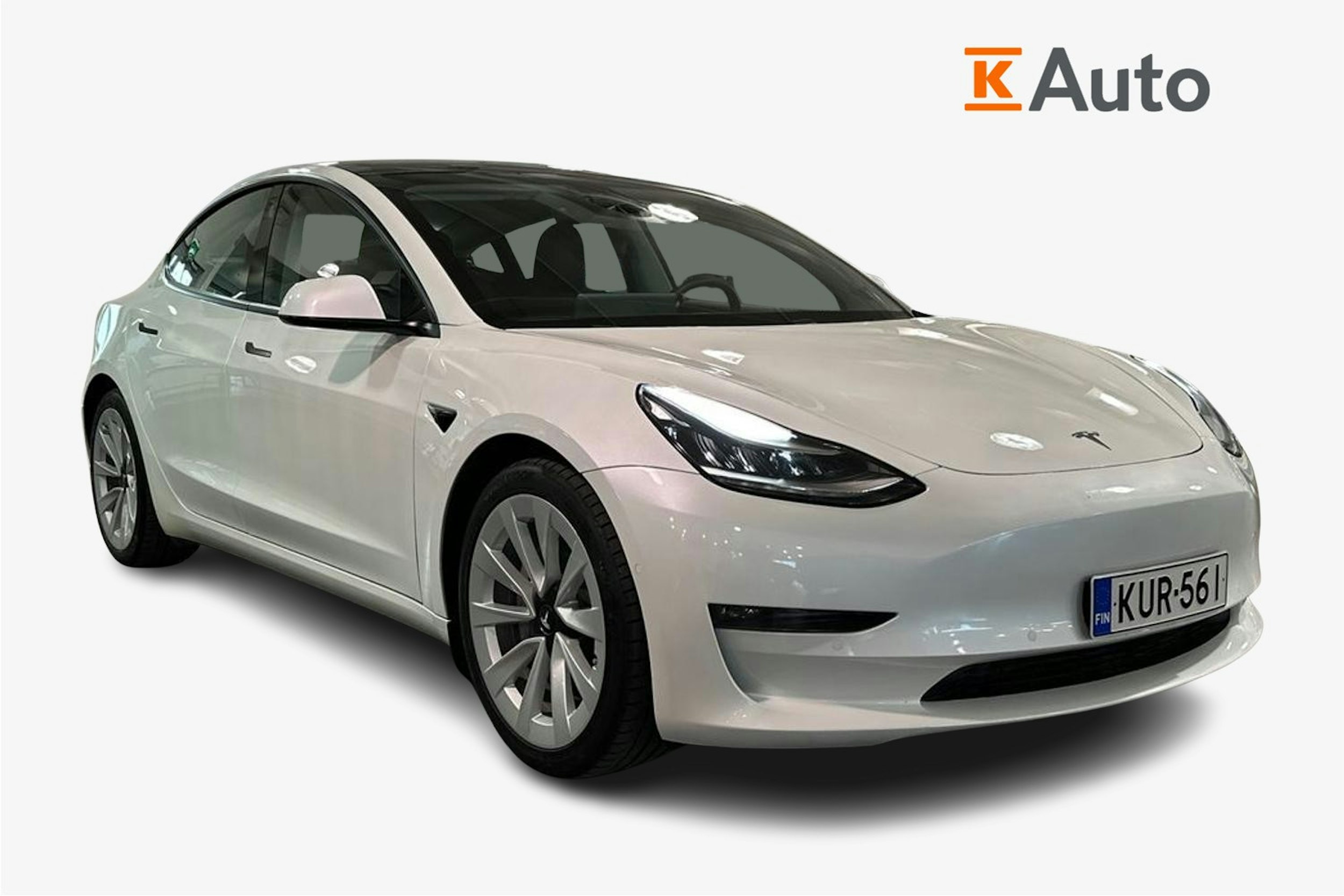 valkoinen Tesla Model 3 2021 kuva 2.