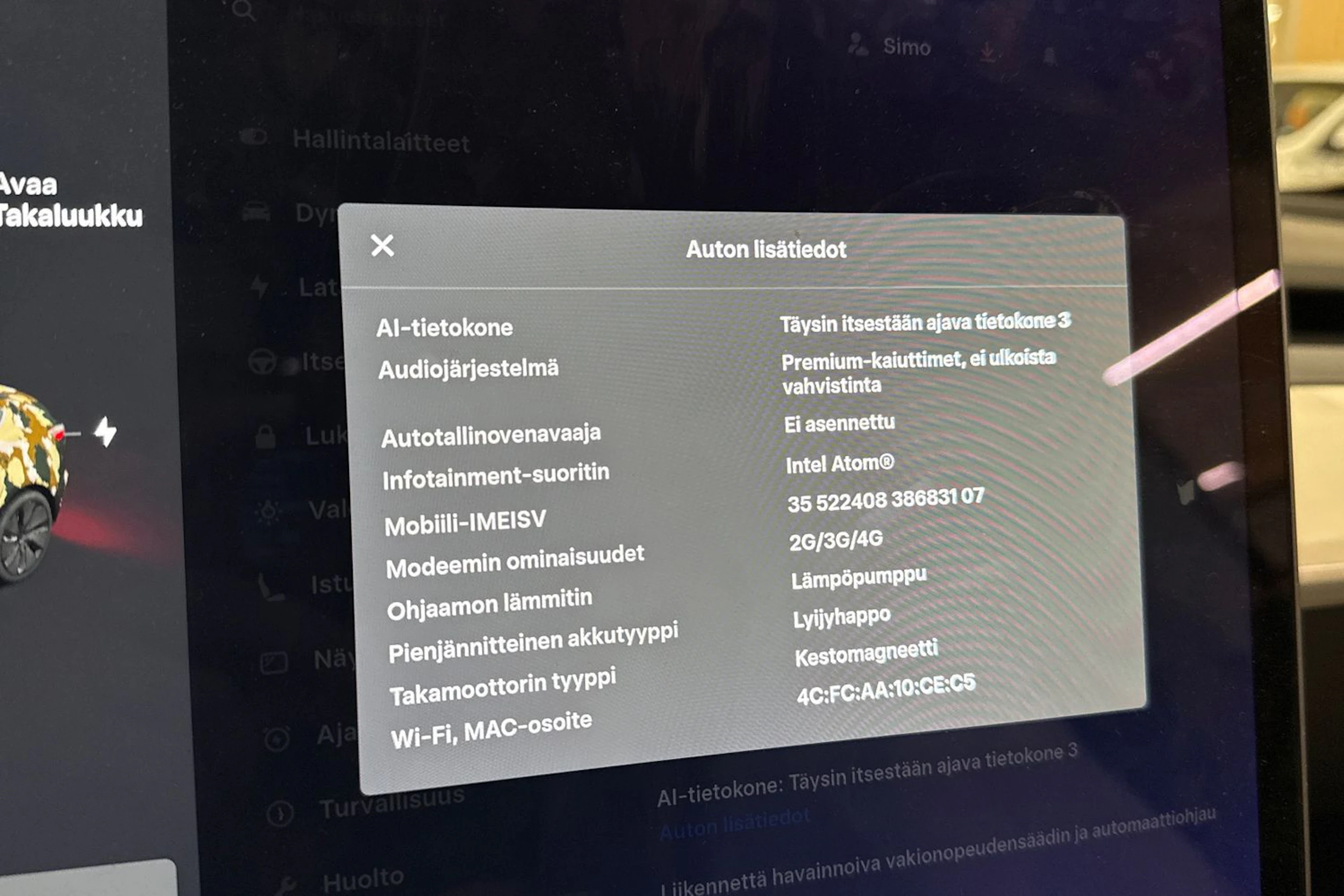 valkoinen Tesla Model 3 2021 kuva 5.