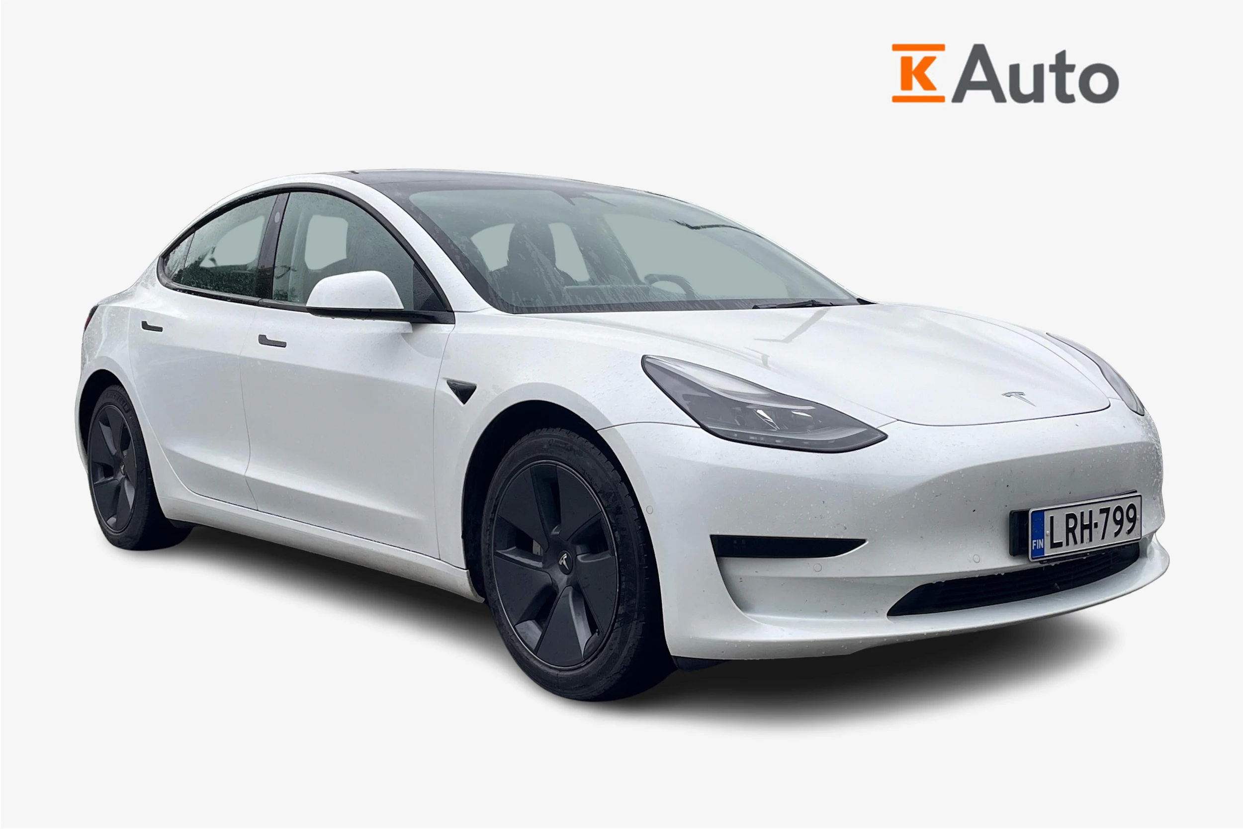 valkoinen Tesla Model 3 2021 kuva 1.