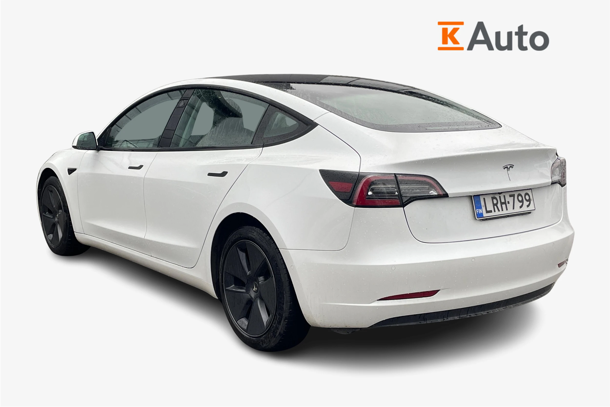 valkoinen Tesla Model 3 2021 kuva 2.