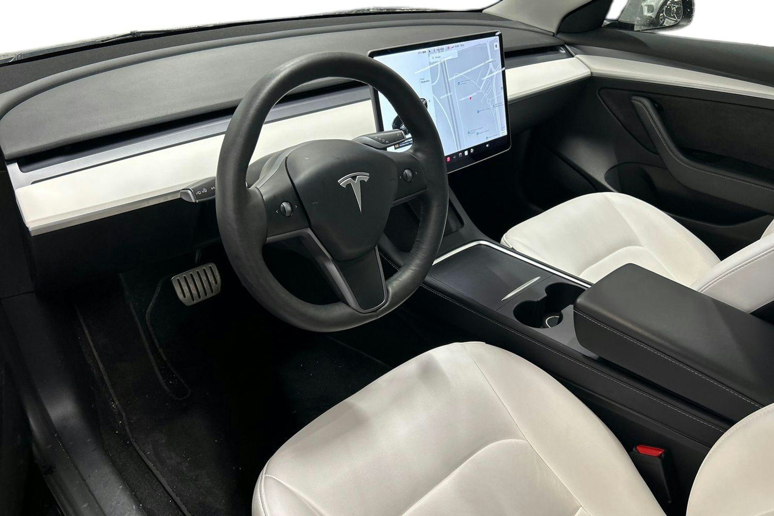 musta Tesla Model 3 2021 kuva 3.