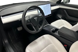 musta Tesla Model 3 2021 kuva 3.