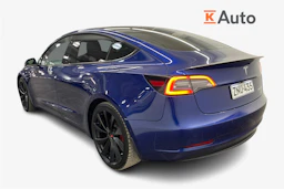 sininen Tesla Model 3 2021 kuva 2.