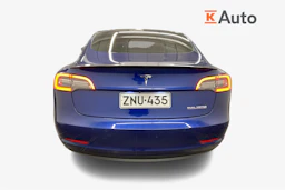 sininen Tesla Model 3 2021 kuva 3.