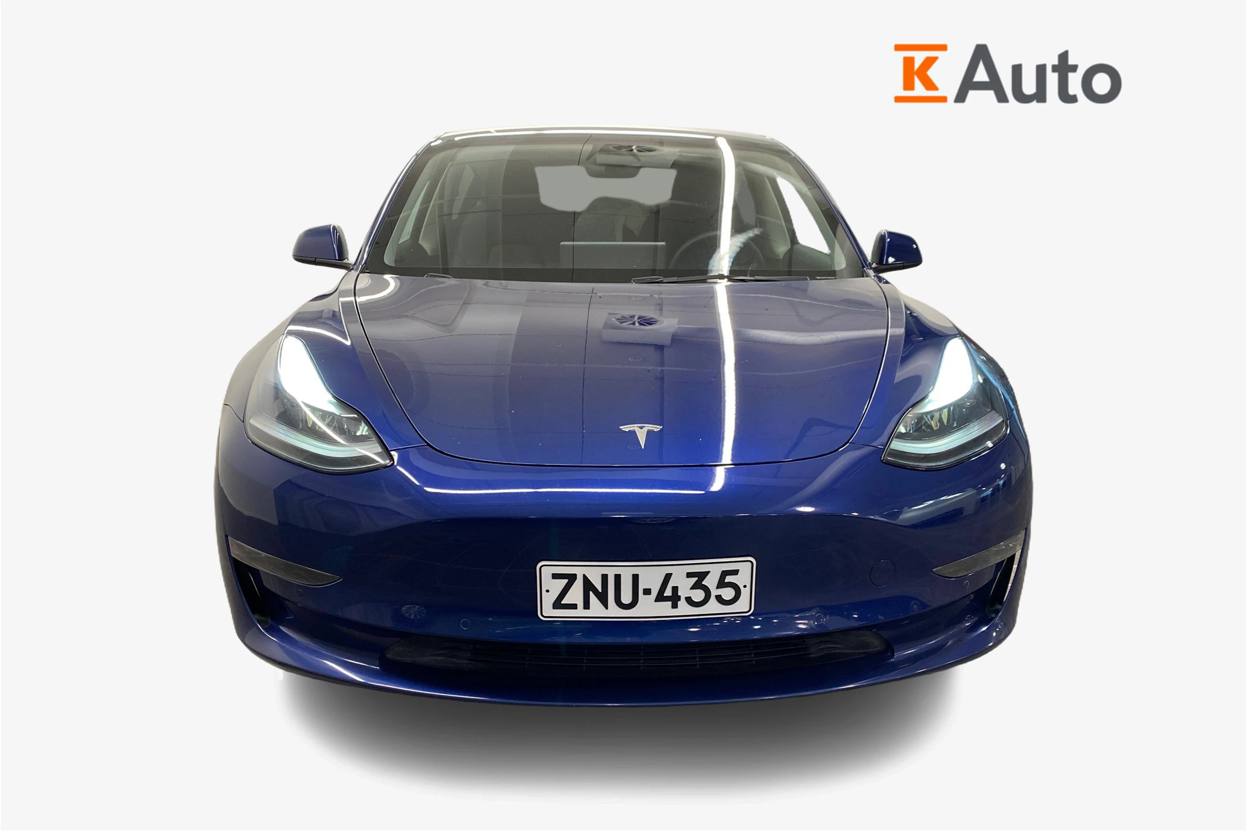sininen Tesla Model 3 2021 kuva 4.