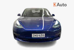 sininen Tesla Model 3 2021 kuva 4.