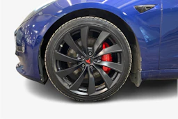 sininen Tesla Model 3 2021 kuva 9.