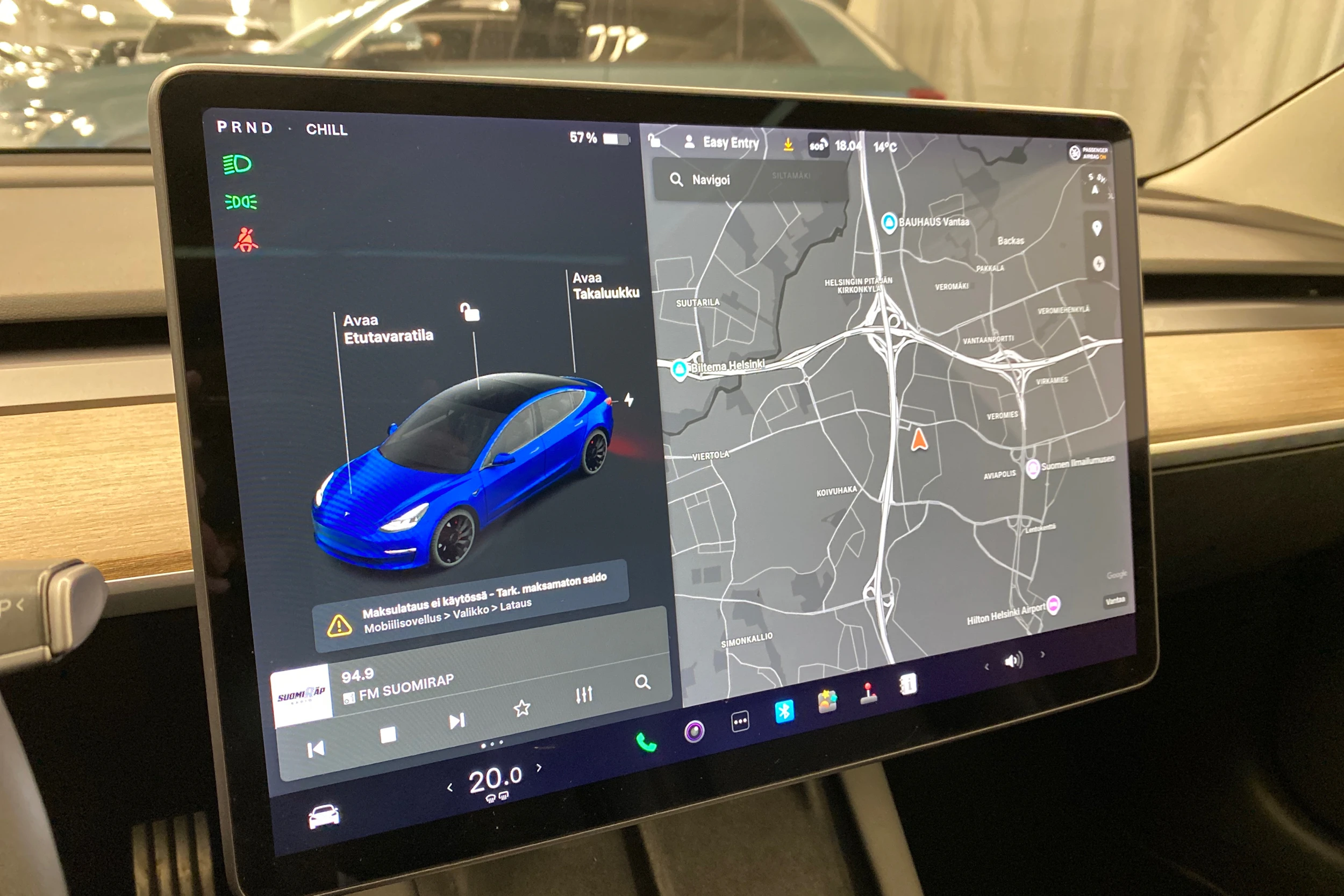 sininen Tesla Model 3 2021 kuva 12.