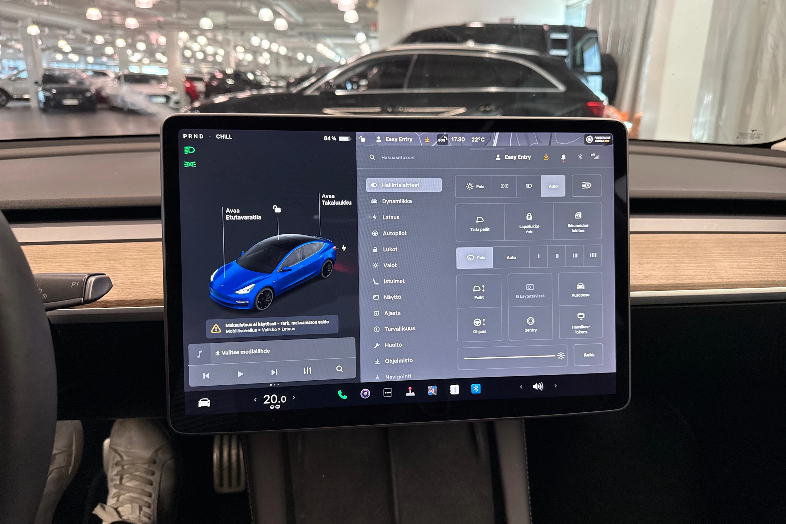 sininen Tesla Model 3 2021 kuva 23.
