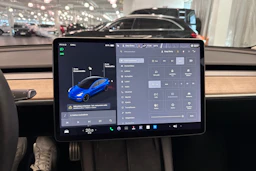 sininen Tesla Model 3 2021 kuva 23.
