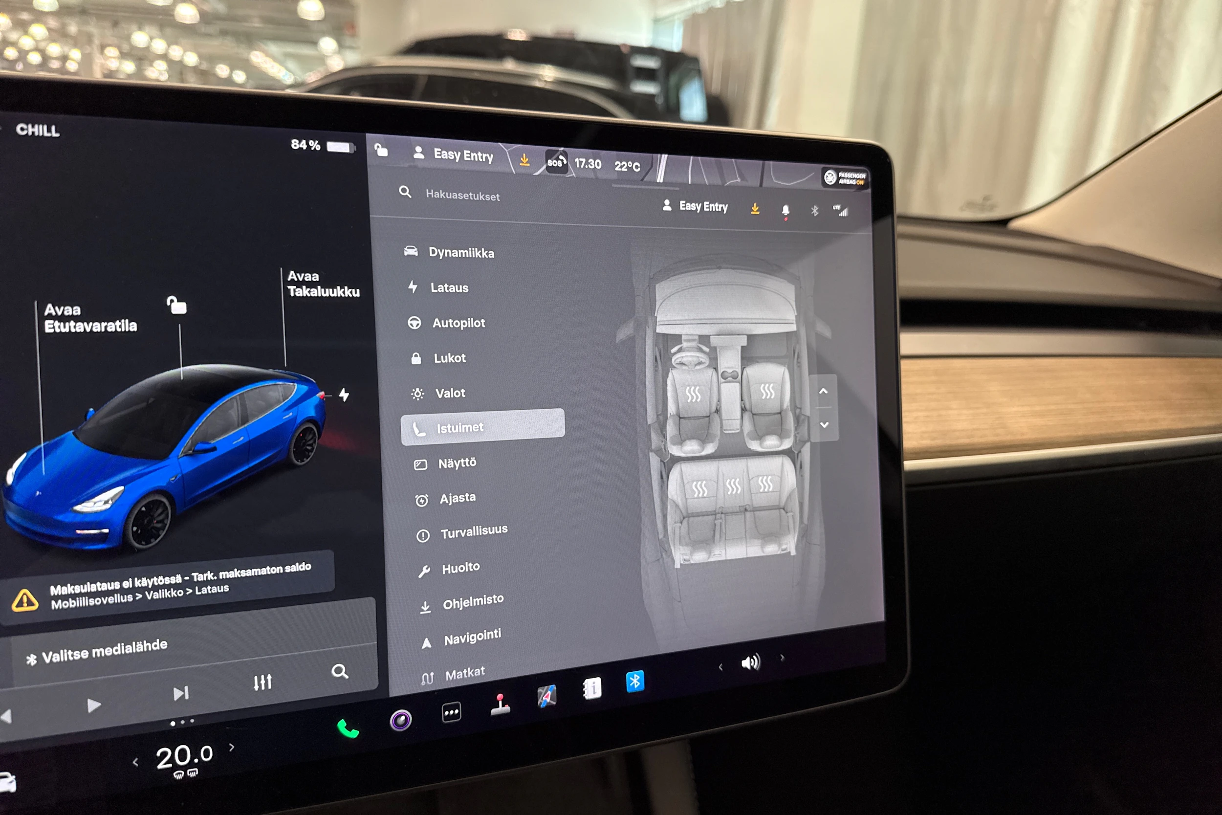 sininen Tesla Model 3 2021 kuva 25.