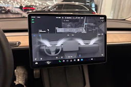 sininen Tesla Model 3 2021 kuva 26.