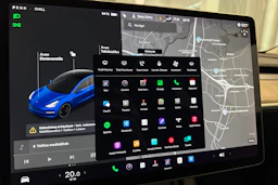 sininen Tesla Model 3 2021 kuva 27.