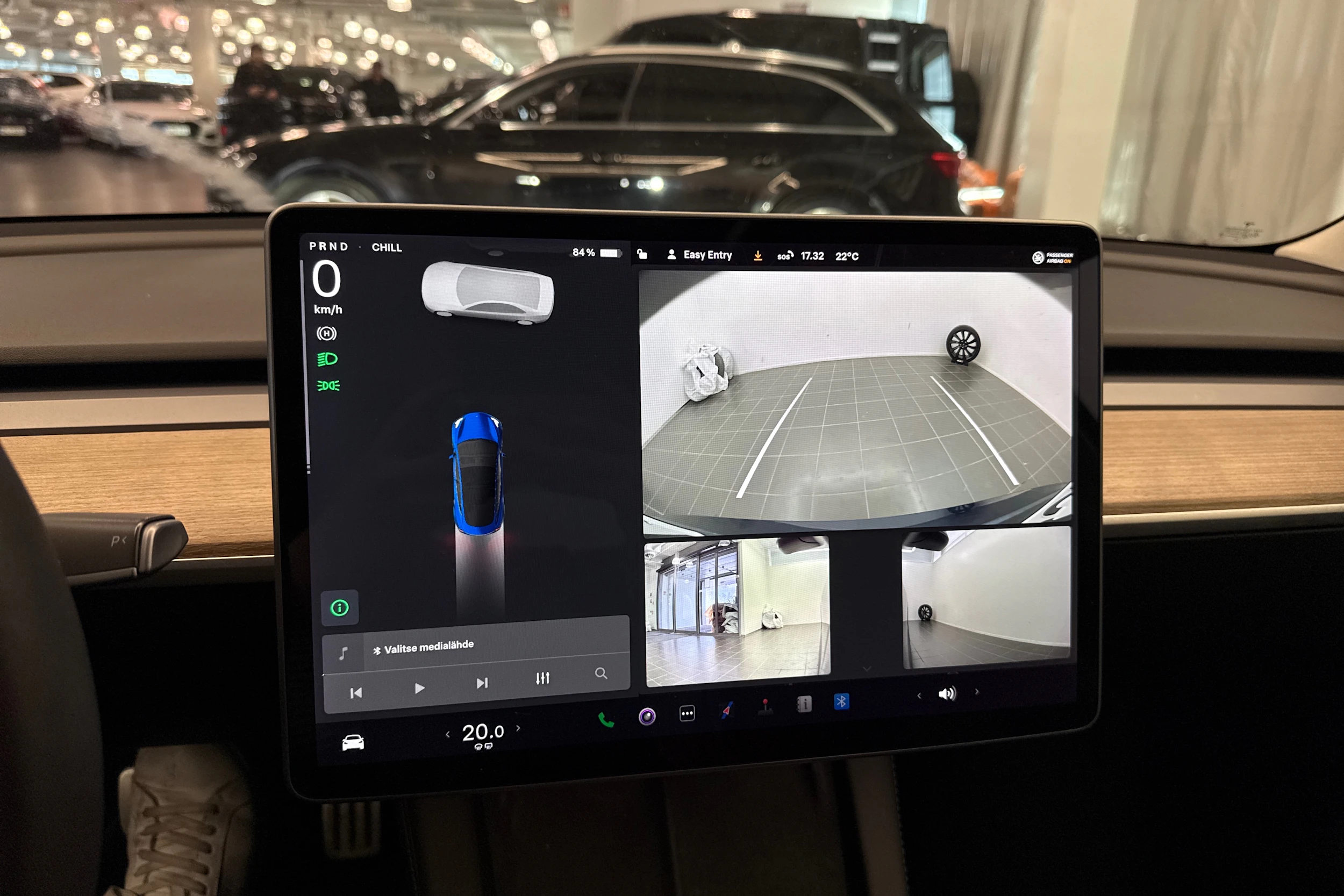 sininen Tesla Model 3 2021 kuva 29.