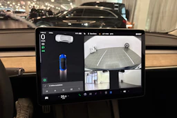 sininen Tesla Model 3 2021 kuva 29.