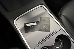 sininen Tesla Model 3 2021 kuva 30.