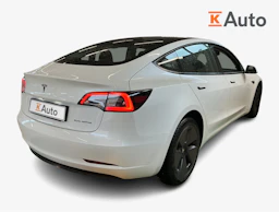 valkoinen Tesla Model 3 2022 kuva 2.