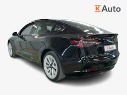 musta Tesla Model 3 2022 kuva 2.