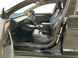 musta Tesla Model 3 2022 kuva 4.