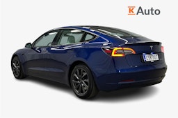 sininen Tesla Model 3 2022 kuva 2.