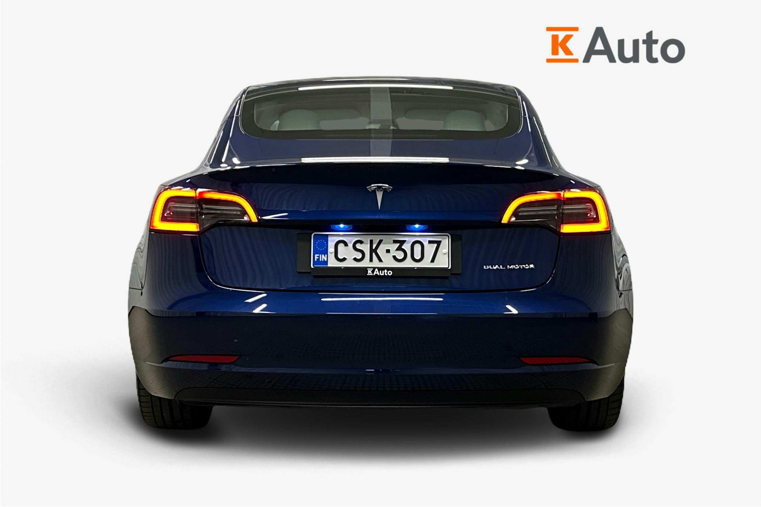 sininen Tesla Model 3 2022 kuva 3.