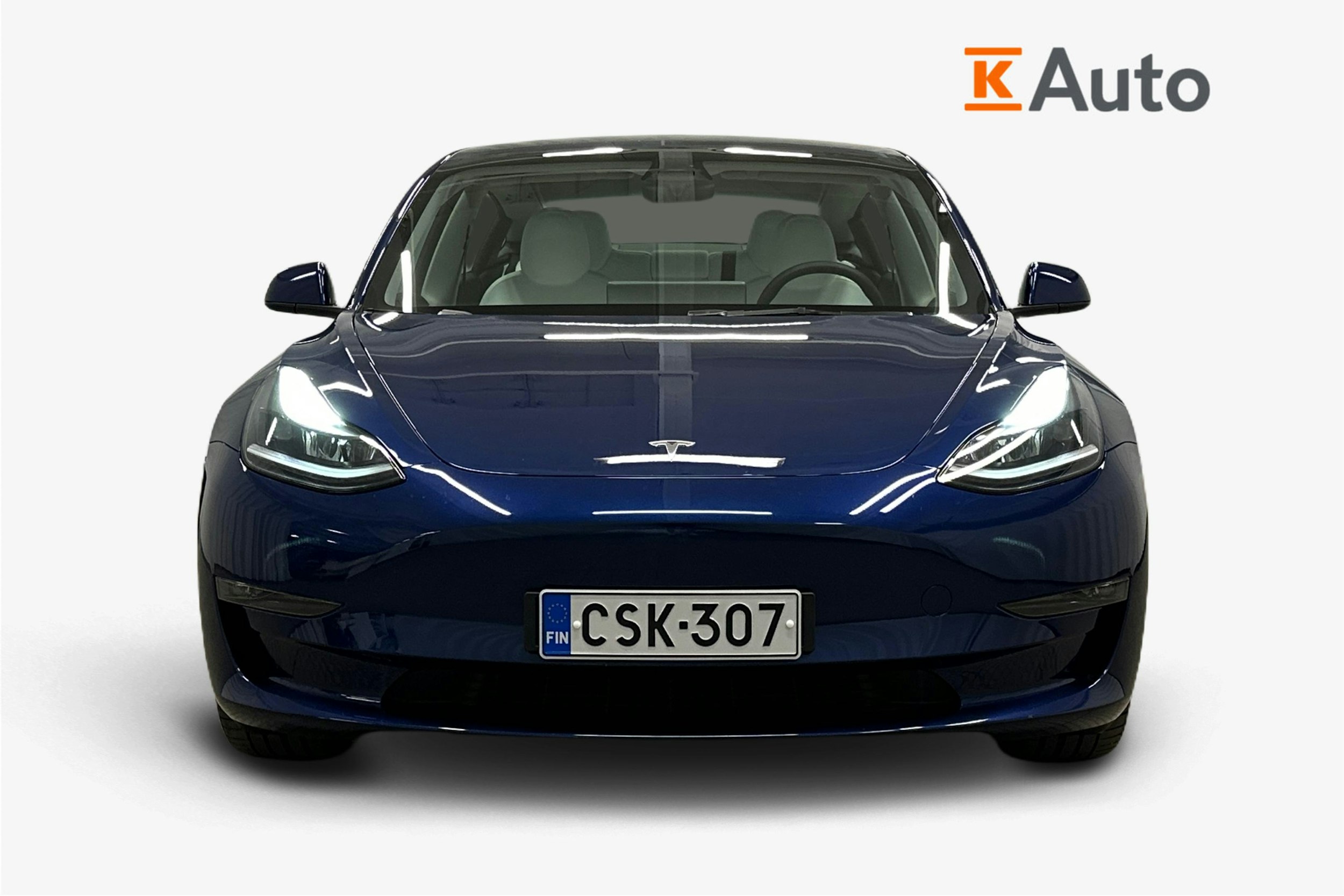 sininen Tesla Model 3 2022 kuva 5.