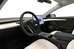 sininen Tesla Model 3 2022 kuva 7.
