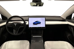 sininen Tesla Model 3 2022 kuva 9.